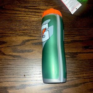 32 oz gatorade water bottle